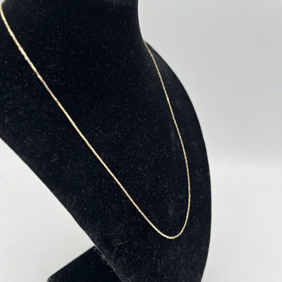 14k Italy Yellow Gold Flat Triangle Cobra Chain Necklace 19” X 1mm W 2.75 Grams - Picture 2 of 8